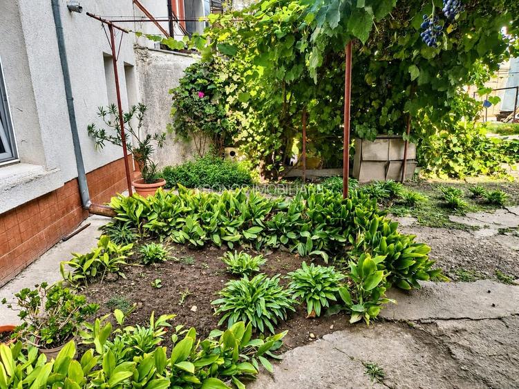 CENTRAL LANGA MARE - CASA CASATORIILOR P+1 ST 130 PRET 299.000 EURO