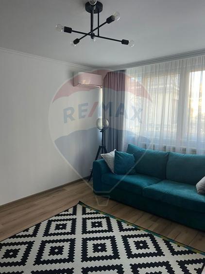 Apartament cu 3 camere de vanzare în zona Stirbei Voda
