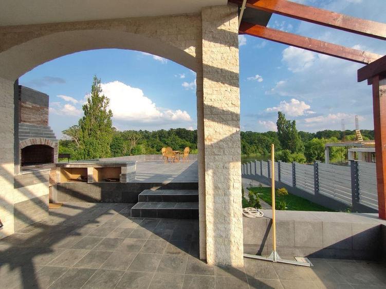 Vila spectaculoasa cu Piscina Incalzita | Malul Lacului Corbeanca | Teren 1000mp
