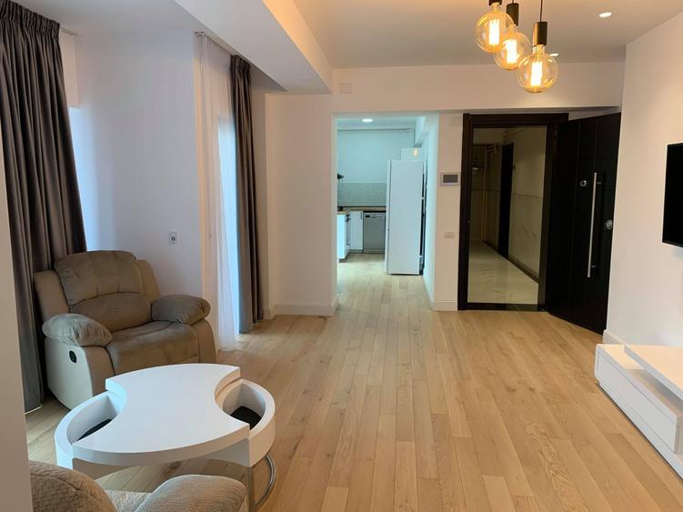 Apartament cu 2 camere, 2 băi și balcon – central, lângă Piața Victoriei