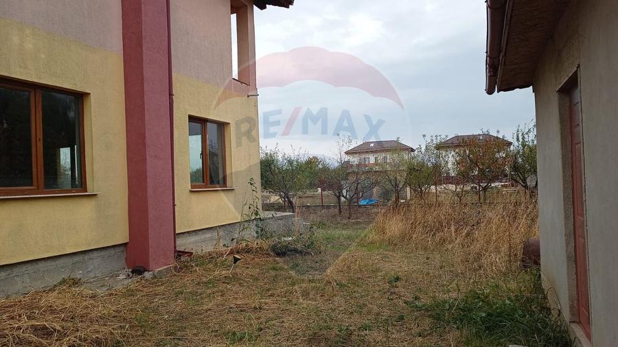 Vanzare Casă / Vilă 5 camere Saftica Primarie