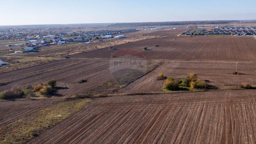 Vanzare teren intravilan 7,400 mp Sabareni / Strada Primaverii