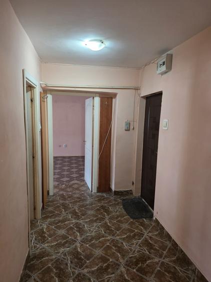 Apartament 2 camere 54 mp, decomandat, et. 3, zona Piata mare
