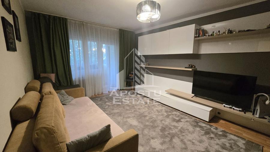 Apartament de vanzare cu 4 camere, 2 bai, etaj intermediar, Aradului