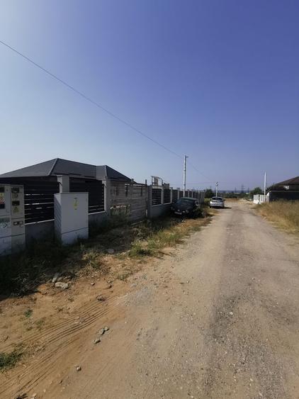 Casa la rosu în Plaiul Vulcănești