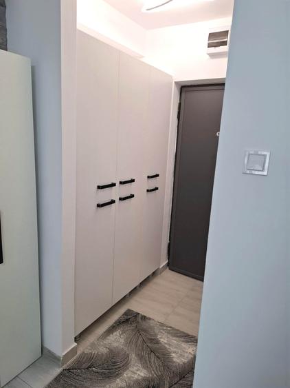 Garsoniera RENOVATA de la placa, CT, AC, mobila la comanda, utilata, etaj 2
