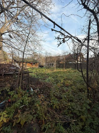 Casa de vanzare, cu 3 camere, doua bucatarii+teren in Simeria