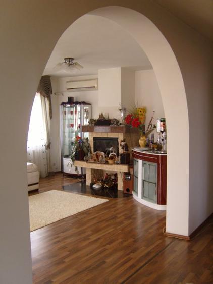 Spatiu comercial(birouri,depozit,locuinta,garaj,2 curti)