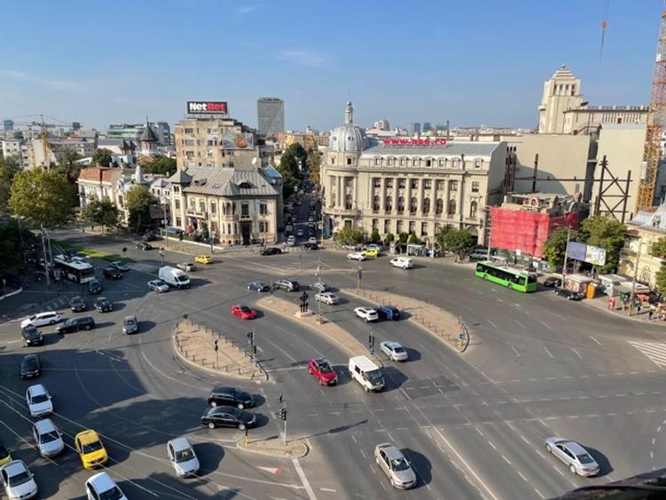 ROMANA,2 camere deosebit, terasa cu vedere superba, centrală proprie