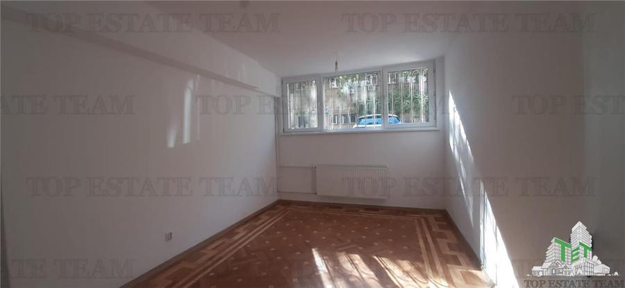 Spatii birou / comerciale de inchirat ,Universitate,  10 euro / mp