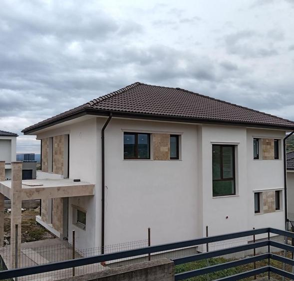 Casă individuală modernă, cu garaj | Teren 500 mp | intrare Chinteni
