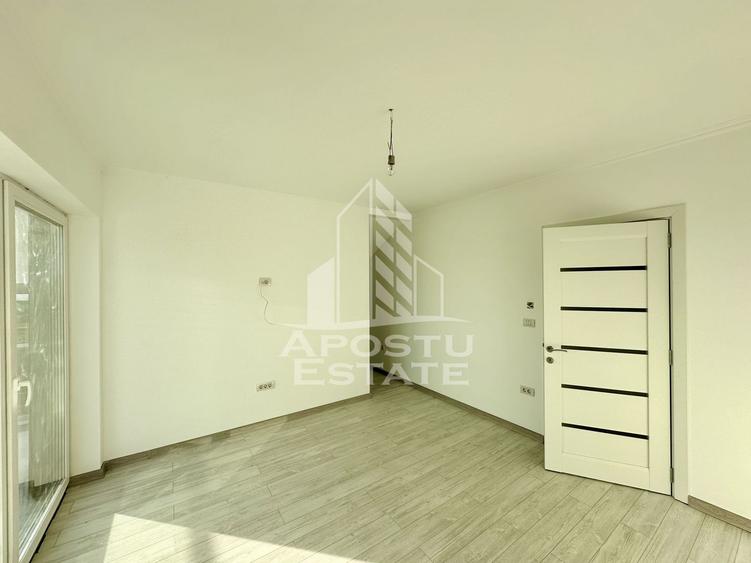 Jumatate de duplex cu 4 camere de vanzare, Becicherecu Mic
