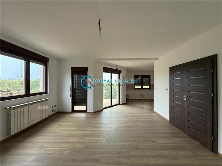 Royal Imobiliare - Vanzare Vila P+1 Bucov
