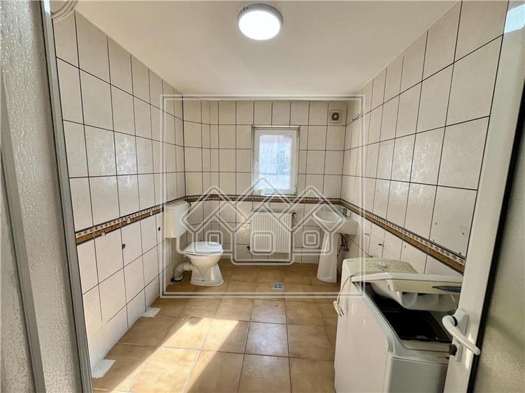 Casa de inchiriat - spatiu birouri/comercial - 6 camere - 200 mpu