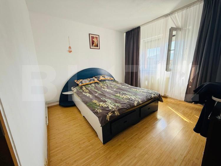 Apartament 3 camere, decomandat cu parcare și beci