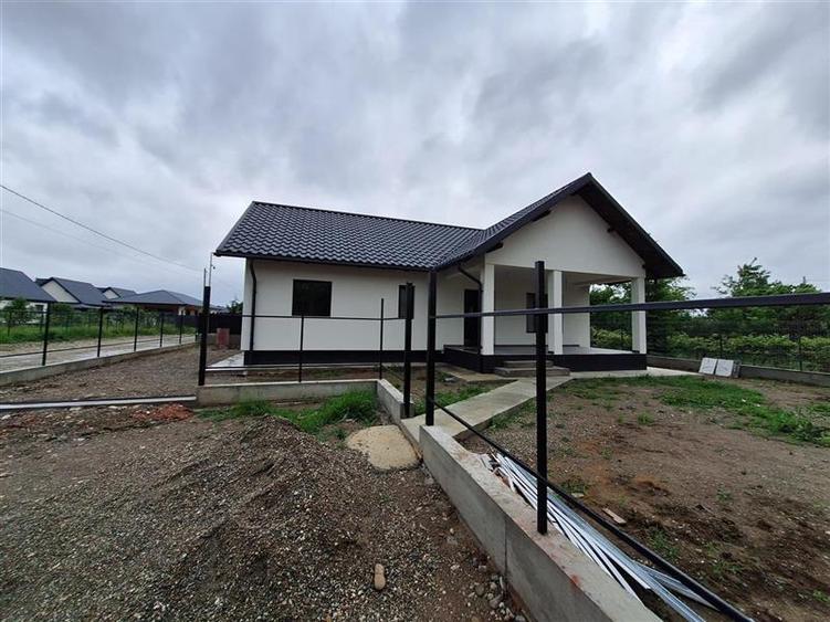 Casa Parter 3 dormitoare, 2 bai,  zona Hemeius