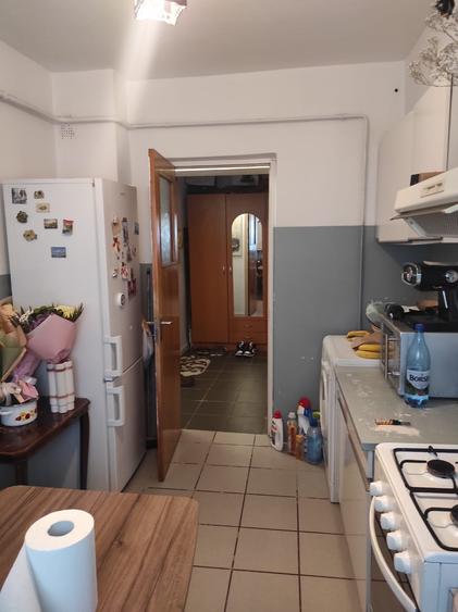 Apartament cu 2 camere decomandat, etajul 3/4, zona Nicolina