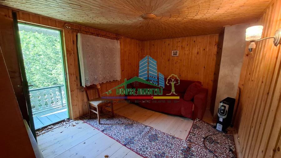 Casă de vacanță, 4 camere, garaj, teren 251 mp– Lepșa, Județul Vrancea