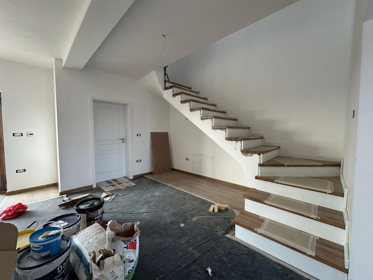 Duplex modern - 94 mp - Cartier asfaltat - Mosnita