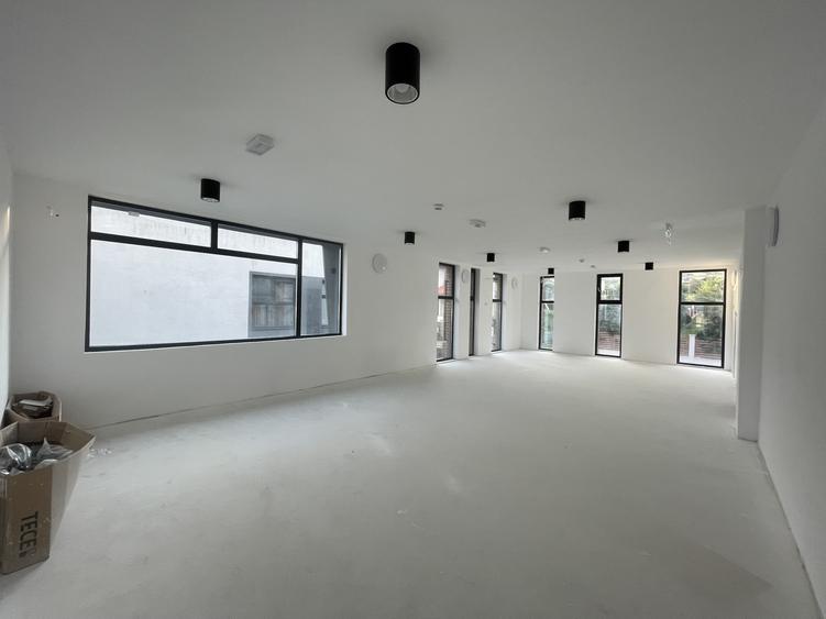 Spatiu comercial, birouri, gradinita sau centru educational | 1578 mp