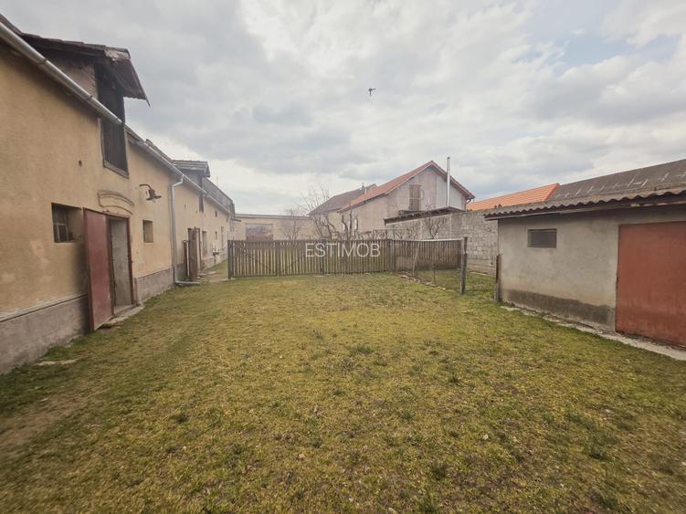 Vand casa saseasca 4 camere cu teren generos 2500 mp - 12