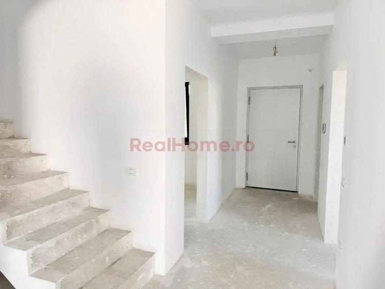 Casa / Vila | 5 camere | Curte 220 mp | metrou 15 min |