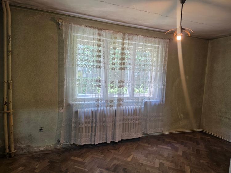 Vand apartament 2 camere neamenajat parter