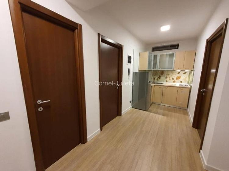 Imobil birouri singur curte, 8 camere.D+P+2, cu locuri de parcare in fața - 6