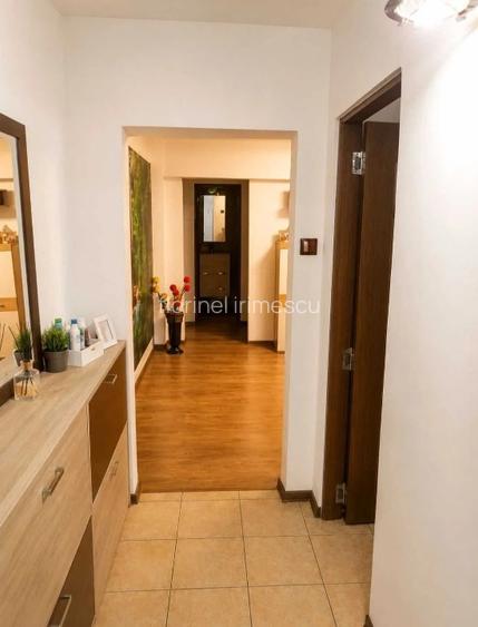 Vând apartament 3 camere - 4