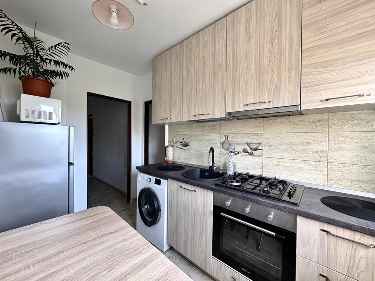 Drumul Taberei: 2 Camere Decomandat, 1 Minut Metrou Romancierilor, Renovat 2024