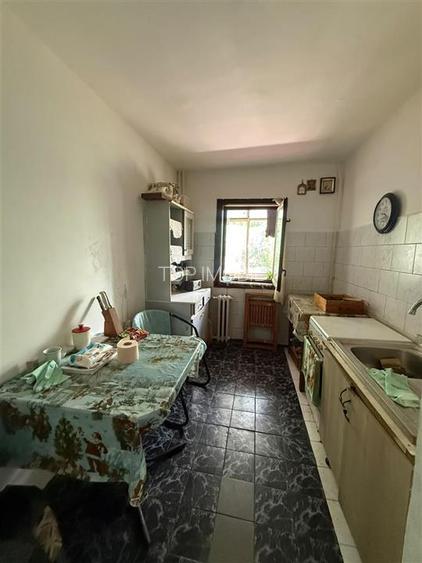 Apartament cu 2 camere decomandat, etajul 2 - Podul de Fier - 3