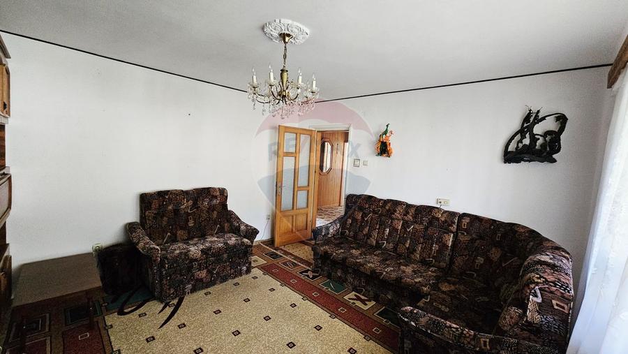 Apartament cu 4 camere de vânzare în zona Maratei