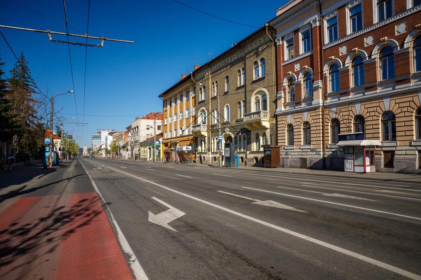 Apartament 3 camere renovat complet în Centru – teren în curte și beci inclus