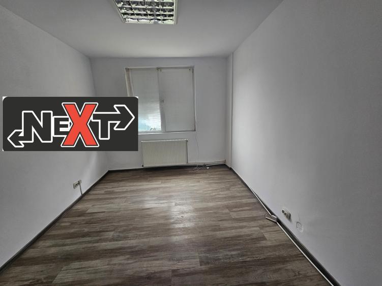 Apartament cu patru camere transformat în spațiu comercial