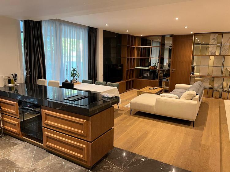 Apartament deosebit de 4 camere tip duplex cu terasa si 2 locuri de parcare