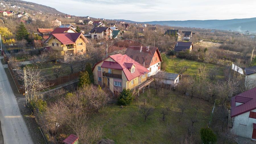 Casa / Vila cu 4 camere Pietrarie Barnova 1000mp teren