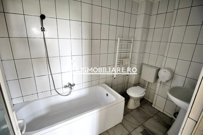 Casa 4 camere,4 bai,1 bucatarie,1 living,120 mp,500mp teren