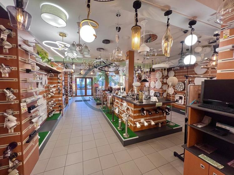 Zona comerciala si spatiu rezidential