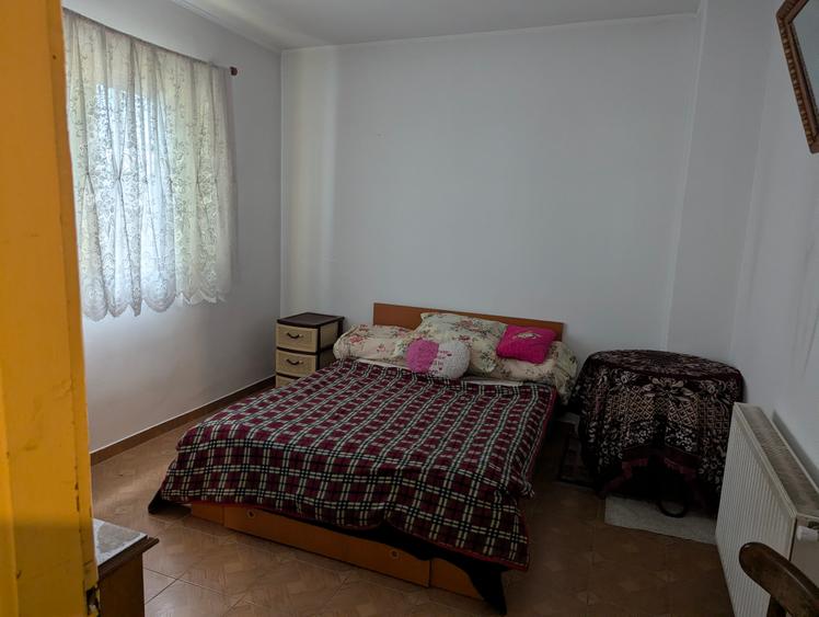 Vilă P+1+M, 6 camere, terasa, garaj, teren cu 8.246 mp30 min de București