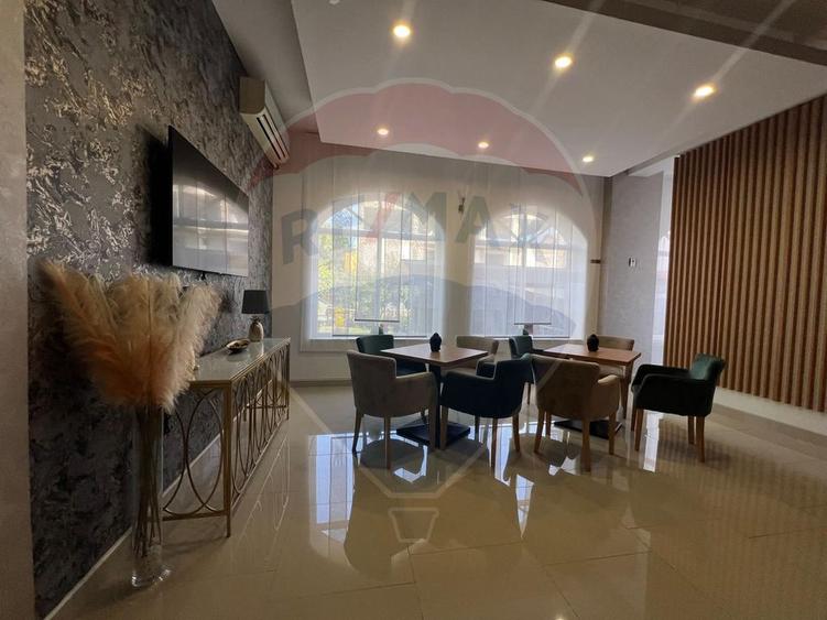 Hotel / Pensiune cu 43 camere de vânzare în Costinesti