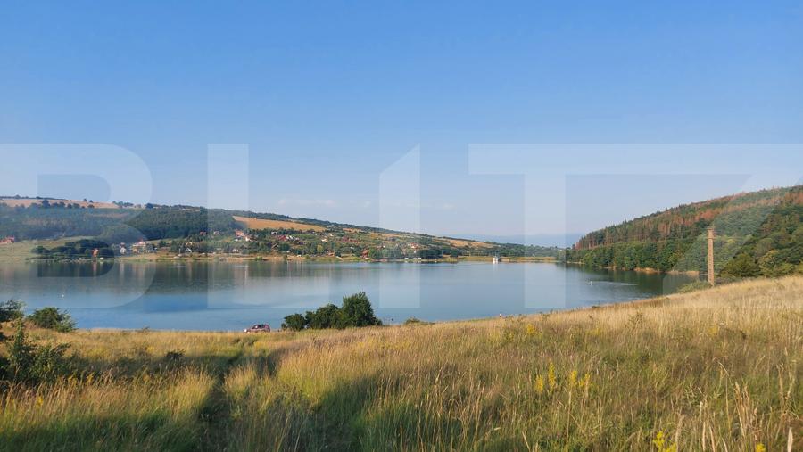 Teren intravilan 4.827 mp la doar 50 m de lac – Pădureni, com. Moacșa