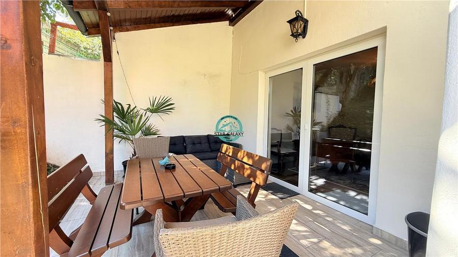Vand apartament cu 4 camere pe 2 niveluri in casa in Reghin