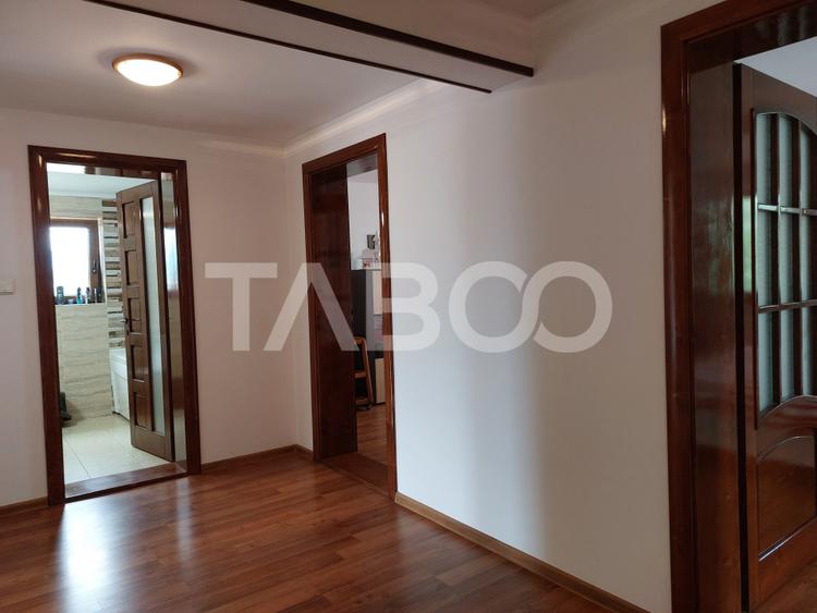 Casa de vanzare 4 dormitoare 1357 m curte terasa livada cu pomi Mohu
