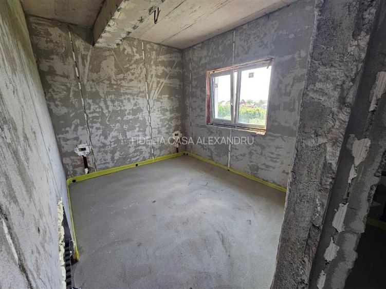 Case insiruite , 4 camere , P+1E - central in Valea Lupului - 7