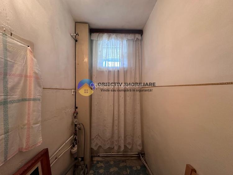 Apartament 3 camere de vânzare - Zona Centrală / 2 băi - 18