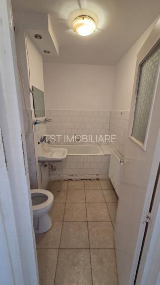 Apartament cu 3 camere, Micro 17,  Bld Independenței - 13