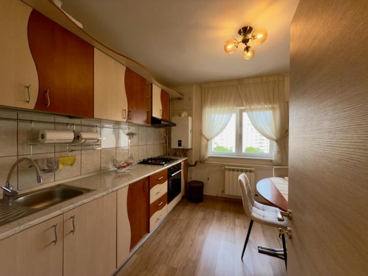 Apartament cu 3 camere decomandat, mobilat în Vitan Mall