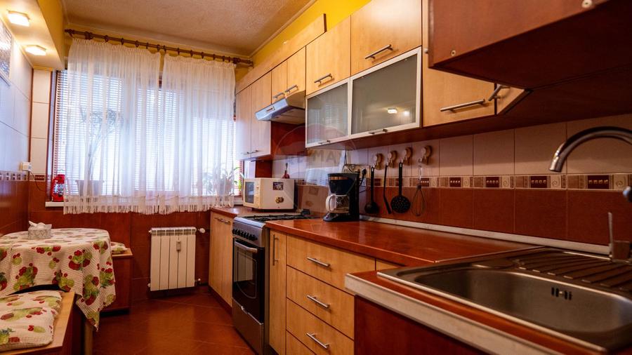 Apartament 3 camere, decomandat-etaj intermediar, zona Ferdinand- Obor