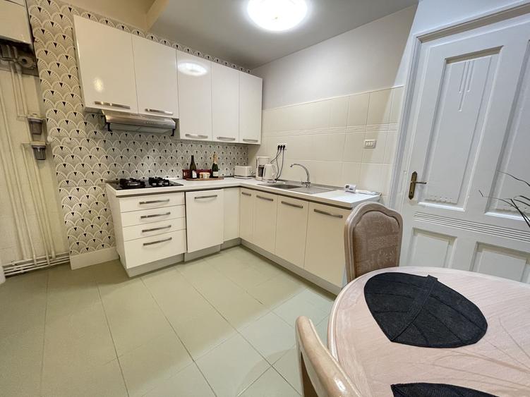 Apartament 4 camere spatios  in zona Sinaia
