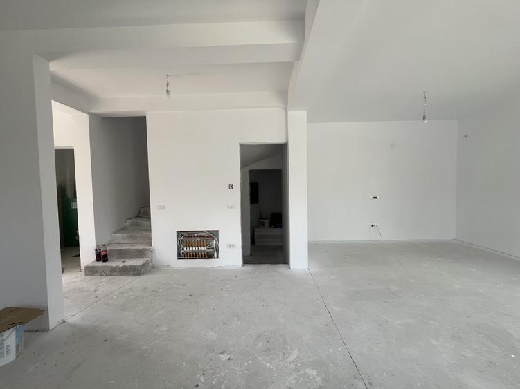 Chisoda - Duplex cu 5 camere despartit prin camera tehnica